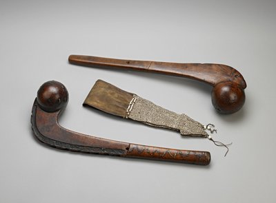 Tomahawkklubbor med bollhuvud (trä och mässing) av American School