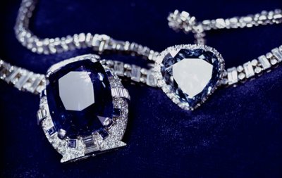 Bismarck-halsband och Empress Eugenies (1826-1920) ring (diamant, safir och platina) av American School