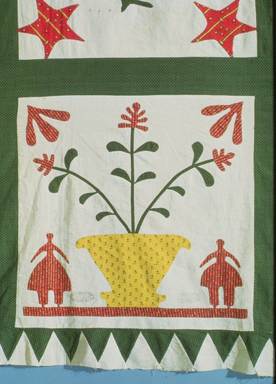 Quiltdetalj som visar figurer och blommor (bomull) av American School