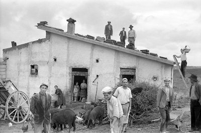 FIRAR ATT TAKET ÄR TÄCKT, av Ando Gilardi