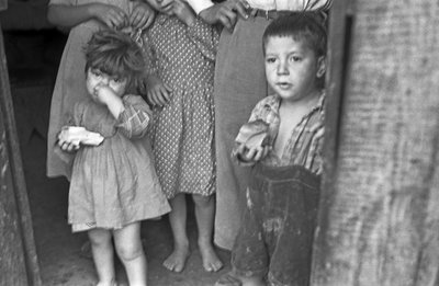 BARNDOM PÅ LANDSBYGDEN I CROTONE, av Ando Gilardi