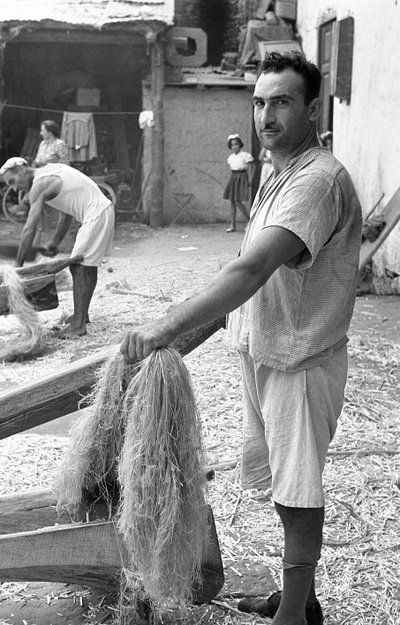 HAMPA ARBETAR, RAFFAELE CORCIONE av Ando Gilardi