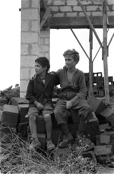 MURARE BARN av Ando Gilardi