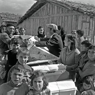 BOD SOM SÄLJER MATERIAL av Ando Gilardi
