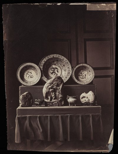 Utställning i kejsarinnan Eugenies kinesiska museum i Fontainebleau, ca 1861 (albumintryck) av Andre Adolphe Eugene Disderi