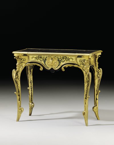 Louis XIV bureau plat, c.1700 (ormolu, sköldpaddsskal, ebenholts, mässing och blåfärgat horn) av Andre Charles (attr. to) Boulle