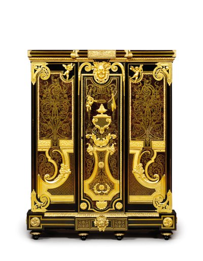 Louis XIV petit armoise, ca 1700-10 (ormolu, mässing, sköldpaddsskal, ebenholts och intarsia) av Andre Charles (attr. to) Boulle