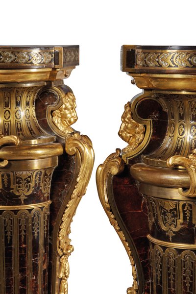Ett par Louis XIV plintar av Andre Charles Boulle