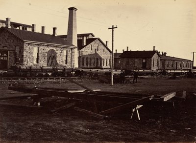 Plåt 17. Laramie Machine Shops, från sydväst,1869 (foto) av Andrew Joseph Russell