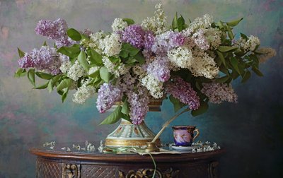 Stilleben med lila blommor av Andrey Morozov