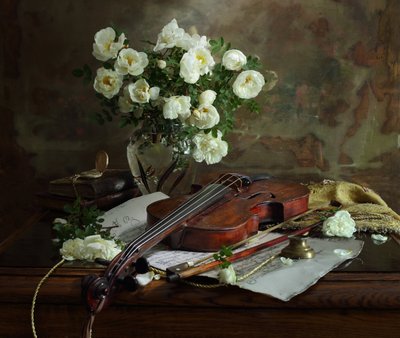 Vita rosor och violin av Andrey Morozov