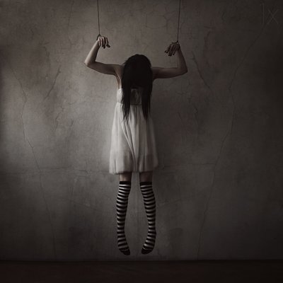 Den spöklika dockflickan av Anja Matko