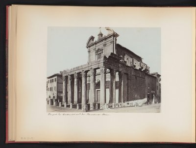 Utsikt över Antoninus och Faustinas tempel vid Forum Romanum i Rom, Italien Temple des Antonius und der Faustina. Rom (titel på objekt) av Anonymous