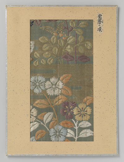 Textilfragment, broderi av blommor och moln i kirikane guldtråd av Anonymous