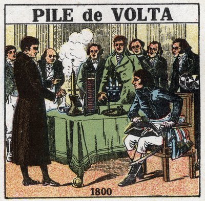Batterier och ackumulatorer: Alessandro (Alexandre) Volta (1745-1827) presenterade 1801 för konsul Napoleon Bonaparte (1769-1821) vid Institut national de France resultaten av hans experiment som gjorde det möjligt för honom att uppfinna det elektriska bat av Anonymous Anonymous