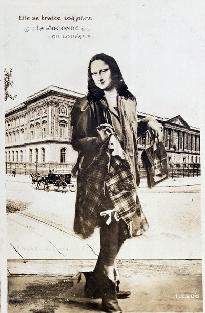 Omvägsrepresentation av "The Mona Lisa" av Leonard de Vinci (Leonardo da Vinci) (1452-1519): Mona Lisa (Monna Lisa) representerad i en rutig kjol som reser runt i världen. Komedivykort redigerat vid tiden för stölden av verket av Vincenzo Peruggi av Anonymous Anonymous