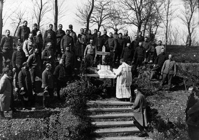 Första världskriget (1914-1918): Söndagsmässa på Ferme de Canny (Canny-sur-Matz) (avdelning 60: Oise) i maj 1915. Privat samling. av Anonymous Anonymous