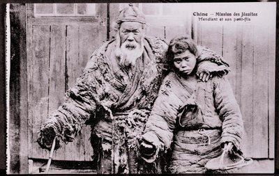 Gammal tiggare med barnbarn Fotografi från början av 1900-talet - Privat samling av Anonymous Anonymous