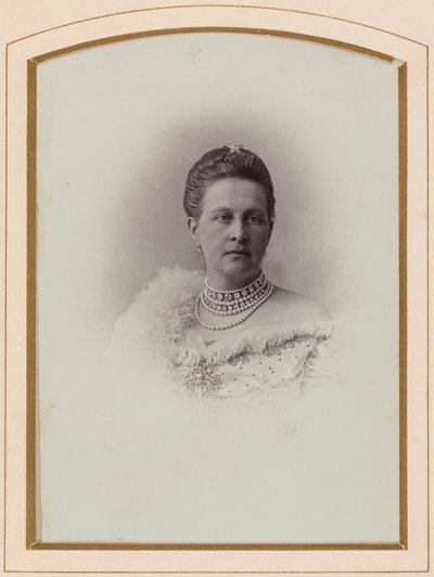 Olga Constantinovna de Russie, reine des Hellenes - Porträtt av storhertiginnan Olga Constantinovna av Ryssland (1851-1926), Anonym . Albumin foto. Privat samling av Anonymous Anonymous