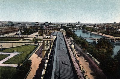 Paris: panorama mot Louvren. La Seine och Cathedrale Notre Dame (Notre-Dame), till höger. Fotografi från 1920 i "" Artistic Album"" av staden Paris. Privat samling. av Anonymous Anonymous