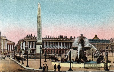 Paris: utsikt över Place de la Concorde med fontänerna och Obelisque. (Derriere Hotel de la marine (Hotel du Garde Meuble) Fotografi från 1920 i "" Artistic Album"" av staden Paris. Privat samling. av Anonymous Anonymous