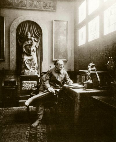 Porträtt av den franske författaren Anatole France (1844-1924) 1904 på hans kontor. Privat samling av Anonymous Anonymous