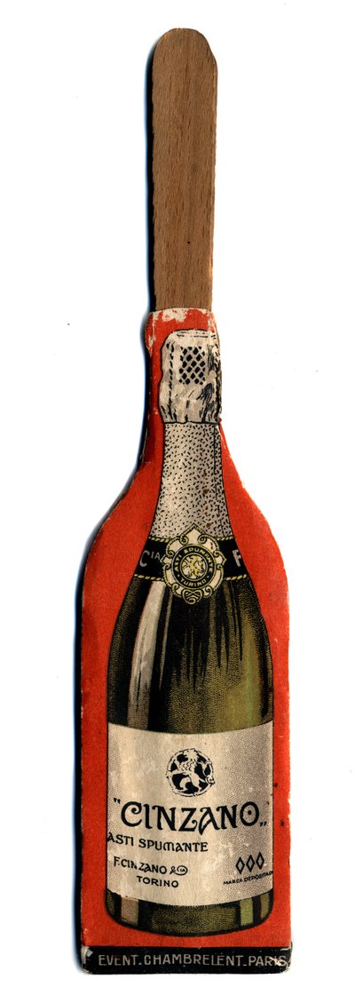 Liten reklamfan, föremål härrör från marknadsföring av Vermouth-märket Cinzano, italienskt aperitifvin. Debut 1900-talets privatsamling av Anonymous Anonymous