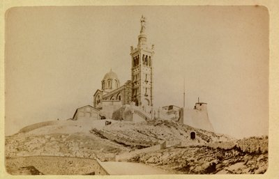 Staden Marseille och dess omgivningar runt 1885 -1890: Notre Dame de la garde, Privat samling av Anonymous Anonymous