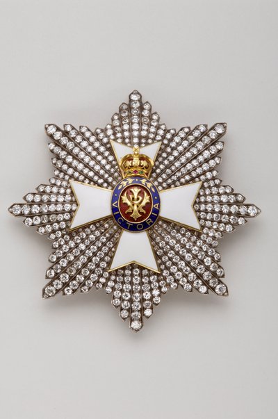Storbritannien - Royal Order of Victoria: plakett av riddaren Storkorset - Slutet av XIX-talet - Guld, silver, diamanter, smaragder, rubiner och emaljer - D 7,9 cm; vikt: 56 g - Privat samling av Anonymous Anonymous