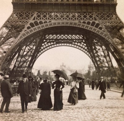 Universal Exposition of 1900 - Exposition Universelle de 1900 i Paris: Utsikt under Eiffeltornet - privat samling av Anonymous Anonymous