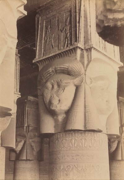 Dendera, Templets inre, Hathor Capitals, ca. 1870-1880. av Antonio Beato