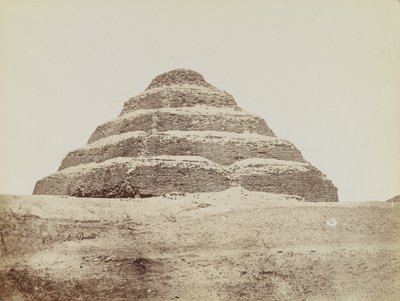 Pyramiden vid Saqqara, utsikt från sydost om stegpyramiden av Antonio Beato