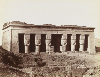 Temple of Dendera, vy från nordost om templets fasad av Antonio Beato