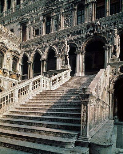 Utsikt över Scala dei Giganti (geanternas trappa) som leder till ingången till Ducal Palace (palazzo ducale) gjord av Antonio Rizzo (1430-1499) 1483-1491 Venedig av Antonio Rizzo