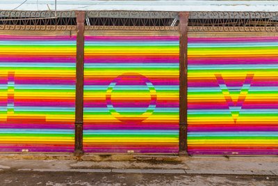 LOV(E), 2019 (digital fotografi) av Antonio Schubert