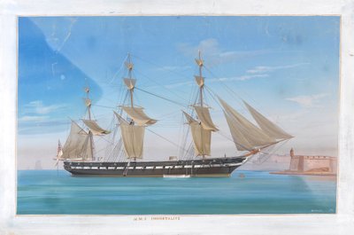 Segelassisterat ångfartyg HMS "Immortalite" ankrat nära en kust med vallar av Antonio de Simone