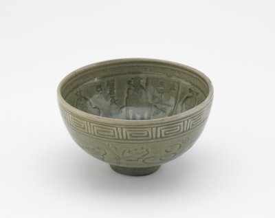 Serveringsskål i stil med Longquan ware, Serveringsskål (hachi), tidigt 1800-tal (stengods med celadonglasyr) av Aoki (attr. to) Mokubei
