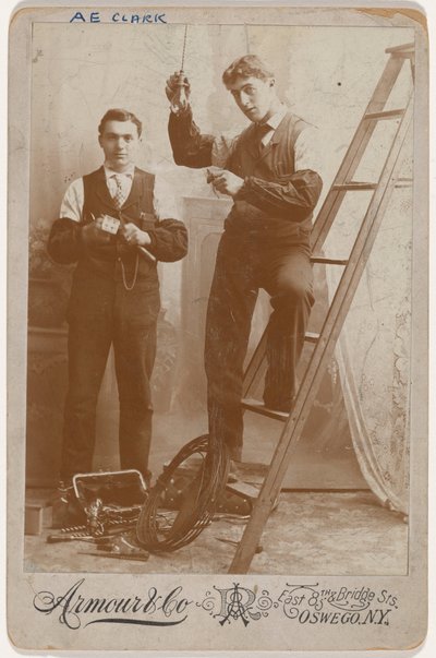 Porträtt av installatörer av elektrisk belysning,ca. 1904 (foto) av Armour & Co