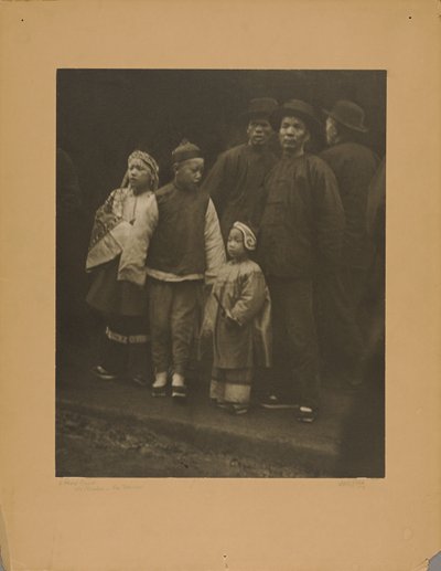 En blandad skara, Old Chinatown - San Francisco av Arnold Genthe