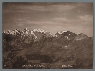 Utsikt över Gspaltenhorn, Blüemlisalp och Schilthorn i Bernalperna Panorama av Jungfraukette (serietitel) av Arthur Gabler