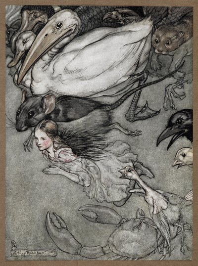 Alice och olika djur simmar, inklusive en råtta, en anka, en dodo, en kråka, en vessla, en krabba och en fågelunge. av Arthur Rackham
