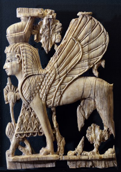 Bevingad griff med mänskligt ansikte, möbeldekor i fenicisk stil, Nimrud, 800-700 f.Kr. (elfenben) av Assyrian
