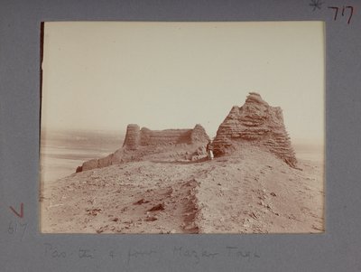 Vy över Mazar Tagh (svartvitt foto) av Aurel Stein