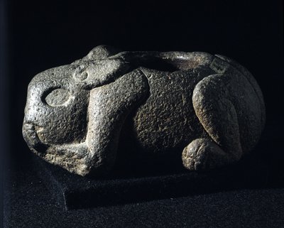 Aztekisk konst: Ometochtli, gudskaninchef för fylleri. av Aztec Aztec
