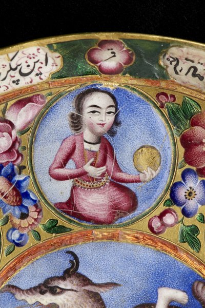 Skål med lock, fat och sked med astrologisk dekoration, tidigt 1800-tal av Baqir