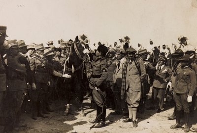 Benito Mussolini med sin fascist och Italo Balbo i Libyen i Tripoli (s/v foto) av Barbera La