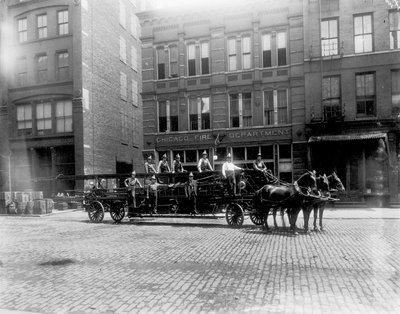 Chicago Fire Department Engine House No. 40, Chicago, Illinois, USA, ca 1905 (s/v foto) av Barnes and Crosby
