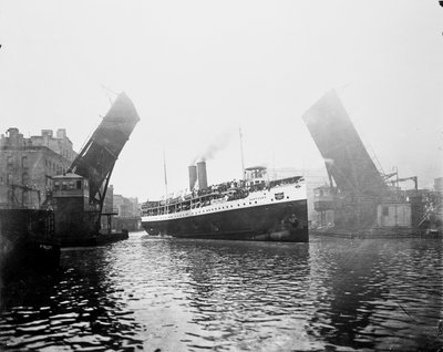 Eastland ship, Chicago, Illinois, USA, ca 1900 (s/v foto) av Barnes and Crosby