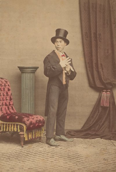 [Studioporträtt av en japansk man i västerländska kläder], 1880-talet. av Baron Raimund von Stillfried