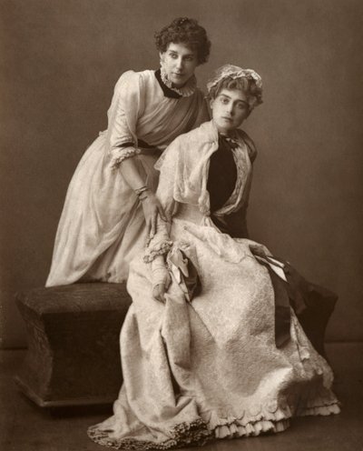 Brittiska skådespelerskorna Eweretta Lawrence och Grace Otway i On Change, 1886 av Barraud
